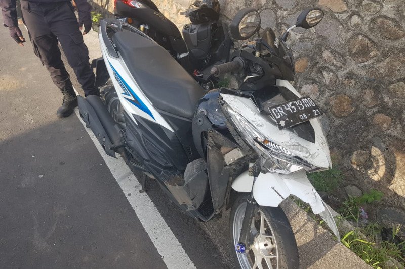 Lima orang luka parah akibat tabrakan dua sepeda motor di Jalan Lintas Tanjung-Pemenang KLU