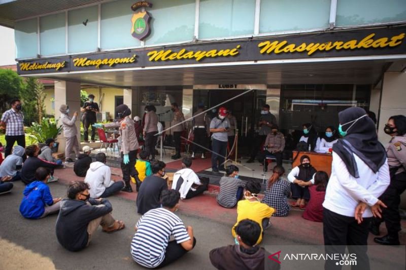 Polisi Amankan Pelajar Di Perbatasan Tangerang - Jakarta