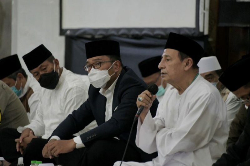 Sejuta santri di Jawa Barat ikut Istighosah Kubro secara virtual, dihadiri Habib Luthfi dan Gubernur