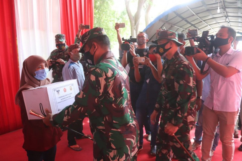 Usai penutupan TMMD, Kodim 0410/KBL gelar baksos bagikan sembako