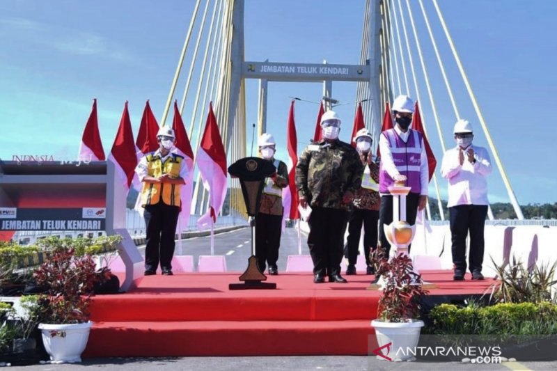 PRESIDEN RESMIKAN JEMBATAN TELUK KENDARI