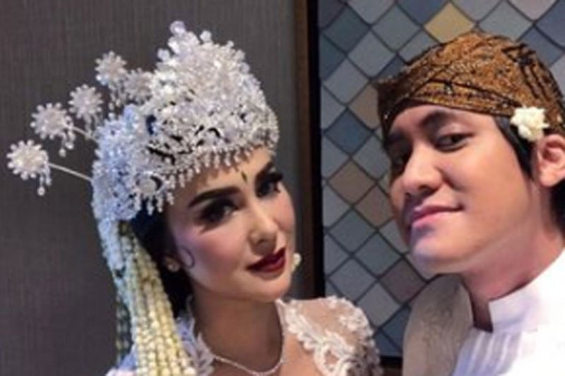 Kevin Aprilio resmi menikahi kekasihnya Vicy Melanie