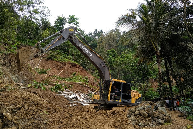 Kulon Progo mengkaji rencana relokasi rumah warga terkena longsor
