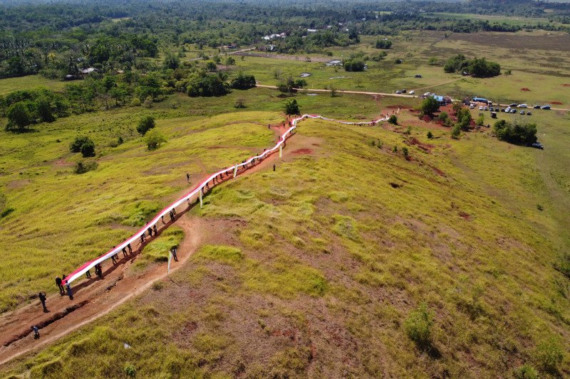 PEMBENTANGAN BENDERA MERAH PUTIH 200 METER DI HARI SUMPAH PEMUDA