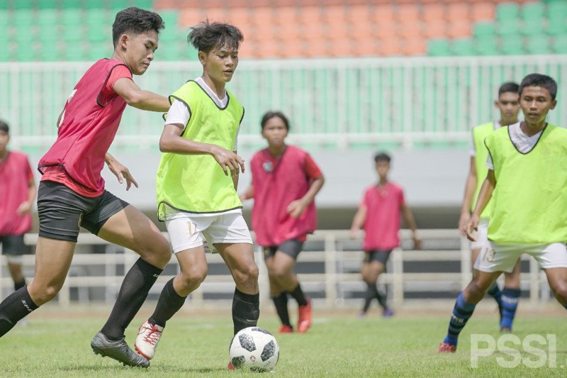 PSSI mulai seleksi pemain untuk skuat Garuda Select jilid III di stadion Pakansari