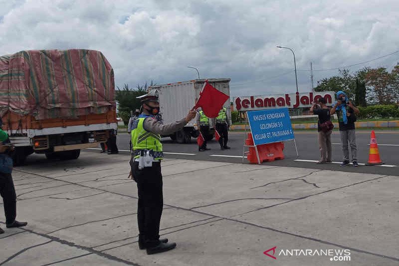 Puncak arus balik libur panjang di Cirebon terjadi pada Minggu