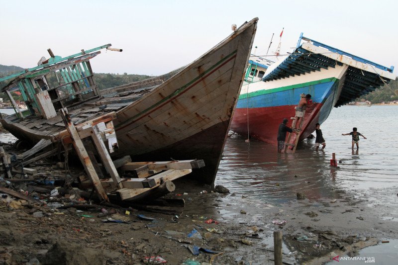 JASA PERBAIKAN KAPAL NELAYAN