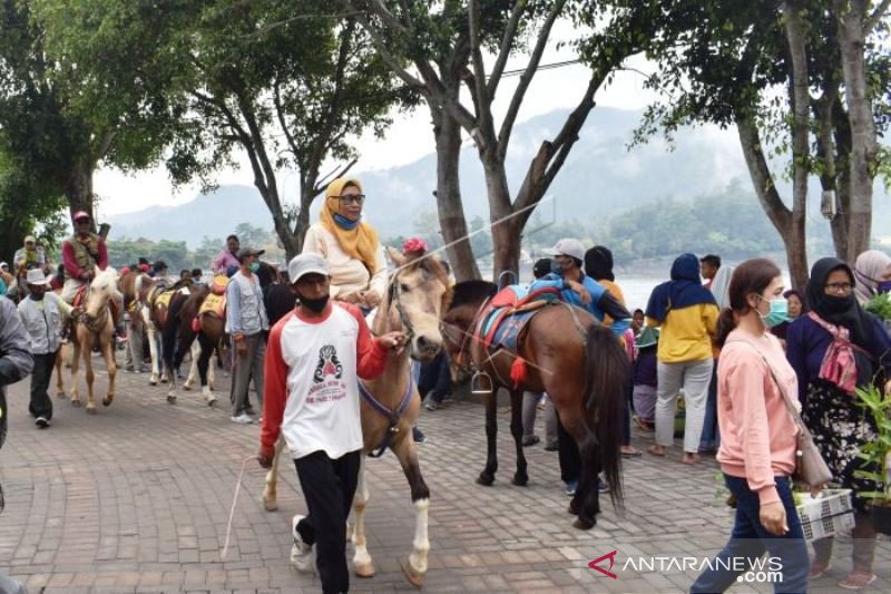 Kunjungan Wisata Sarangan Saat Libur Panjang