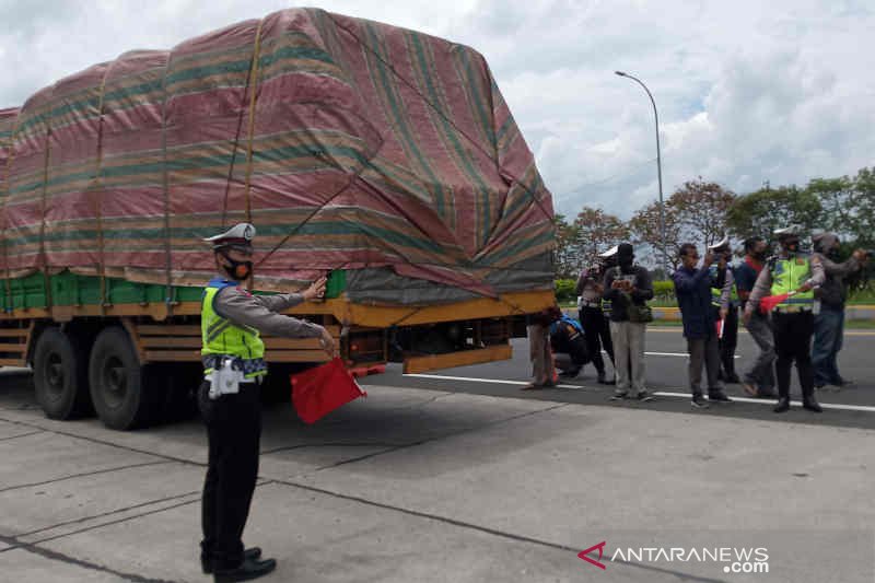 Minggu pagi arus balik libur panjang di Cirebon ramai lancar