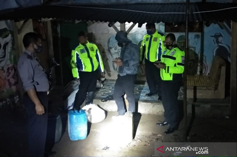 Polres Tasikmalaya ungkap gudang minuman keras tradisional