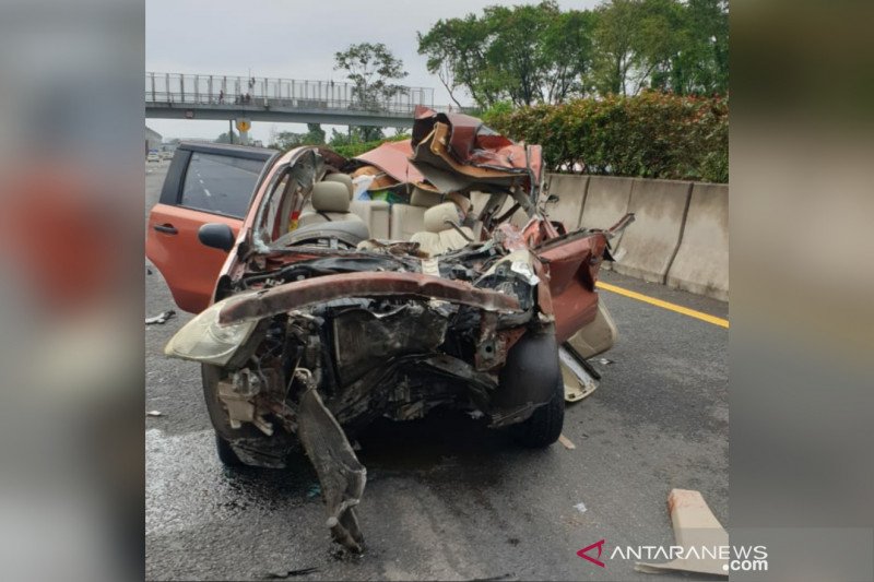 Polisi sebut dua orang tewas dalam kecelakaan di Tol Purbaleunyi Km 132