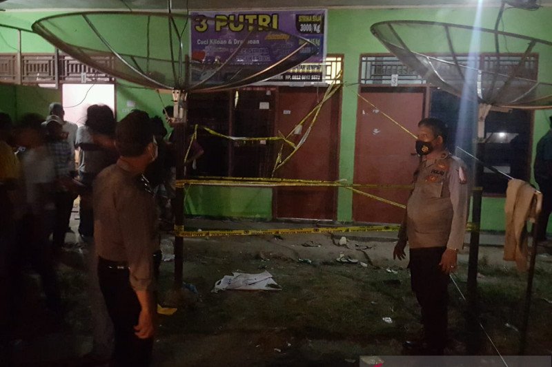 Bertengkar masalah anak, suami tusuk perut istri hingga tewas kemudian habisi nyawanya sendiri