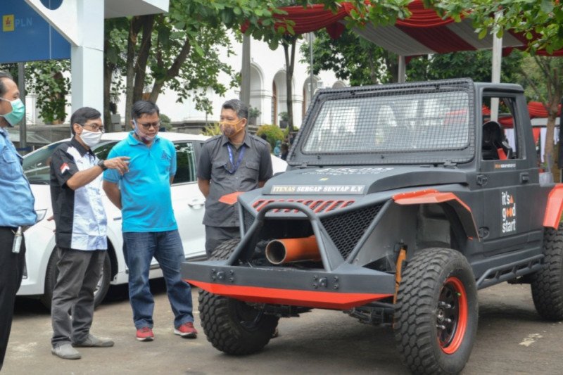 Itenas Bandung kembangkan mobil listrik pertahanan militer 