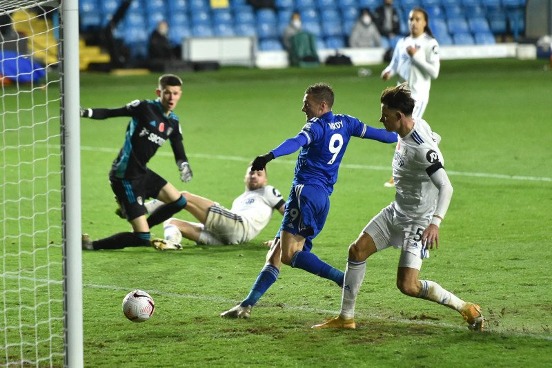 Leicester naik ke posisi kedua setelah menang 4-1 atas Leeds