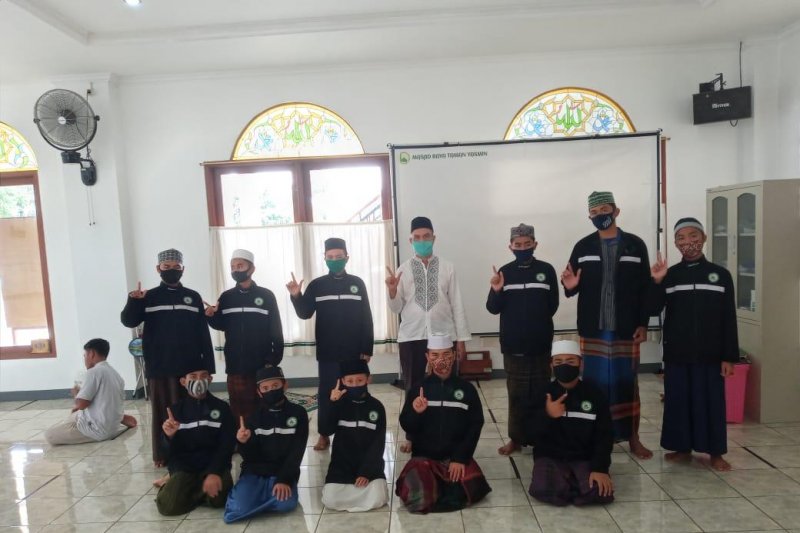 Vokasi UI latih pendidikan karakter dan public speaking santri di Bogor