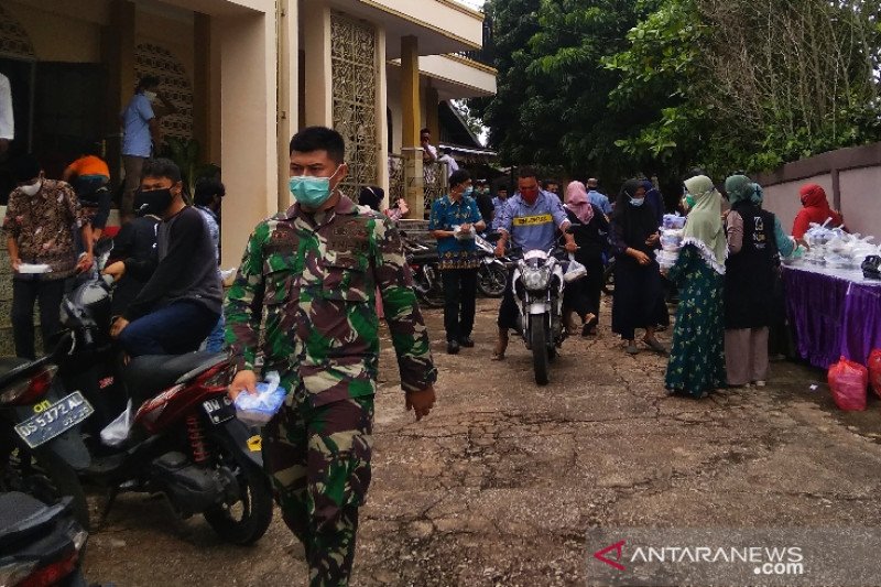 Jumat berkah berbagi di Masjid Jayapura