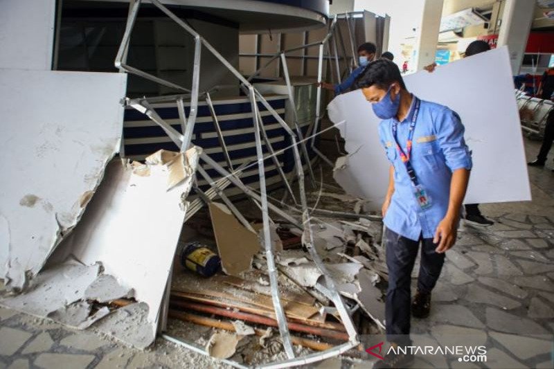 Kerusakan Di Bandara Soekarno Hatta usai penyambutan Habib Rizieq Shihab