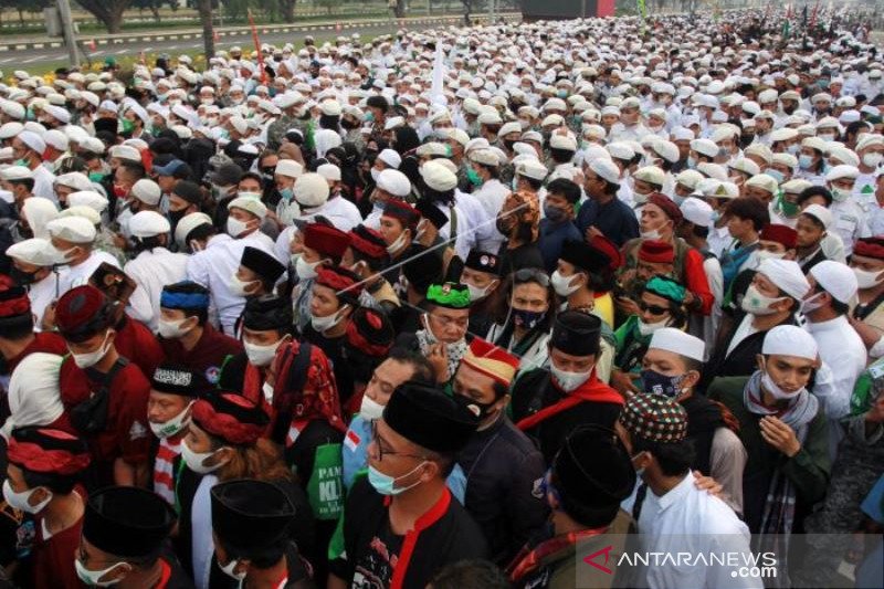 Massa Menjemput Habib Rizieq Shihab