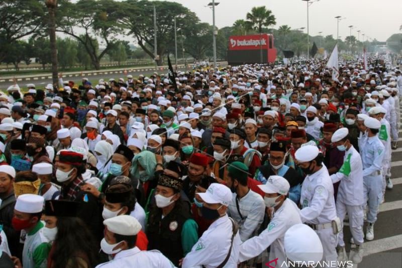 Massa Menjemput Habib Rizieq Shihab