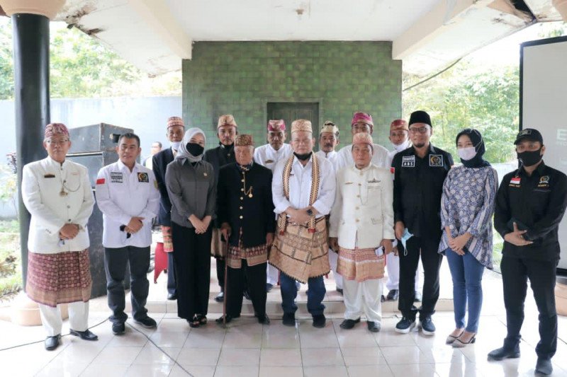 Ketua DPD RI dapat gelar adat Raja Utusan Mangku Negara