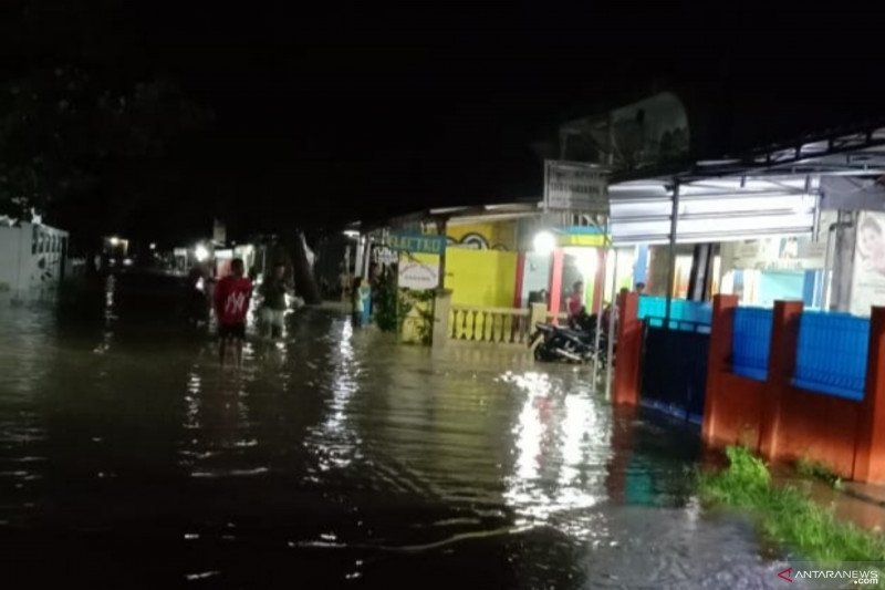 Puluhan keluarga delapan kampung di Cianjur ngungsi akibat banjir