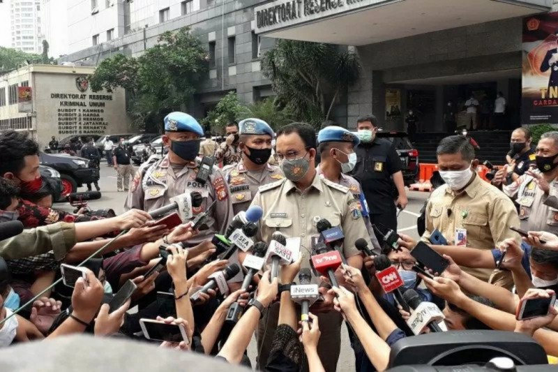 Sembilan jam, Anies dicecar 33 pertanyaan