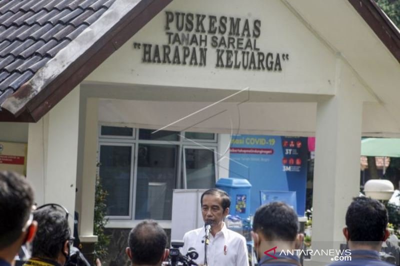 Presiden Jokowi Tinjau Simulasi Vaksinasi  COVID-19