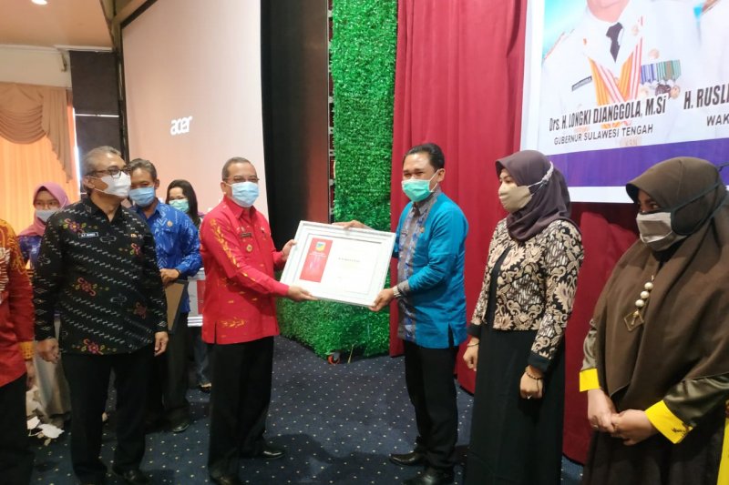 Pemkot Palu terima penghargaan Siddhakarya dari Pemprov Sulteng