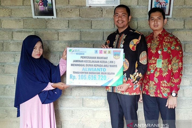 BPJAMSOSTEK serahkan santunan kematian kepada honorer sebanyak Rp105,6 juta