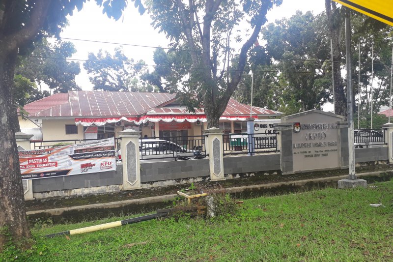 Aktifitas KPU Pasaman Barat tetap berjalan usai seorang staf positif COVID-19