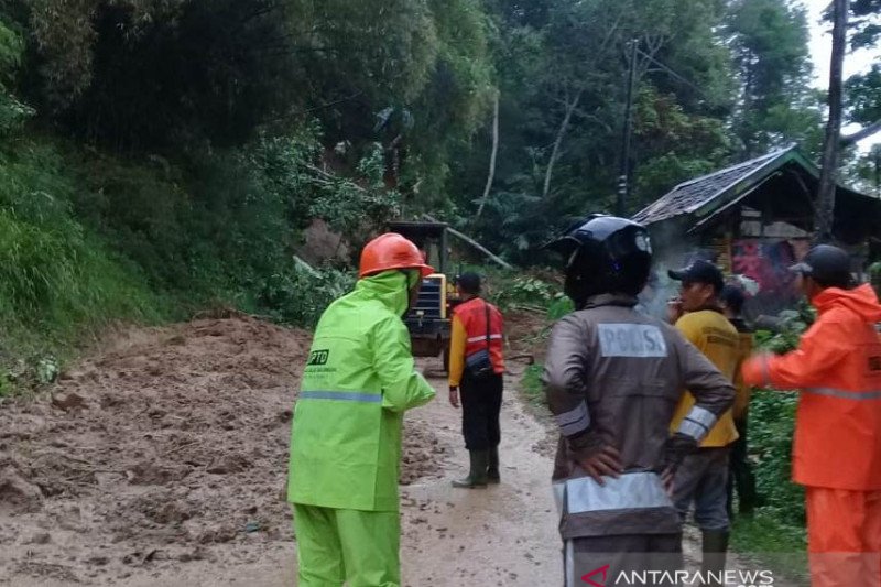 Jalur selatan Cianjur kembali alami longsor untuk keempat kalinya