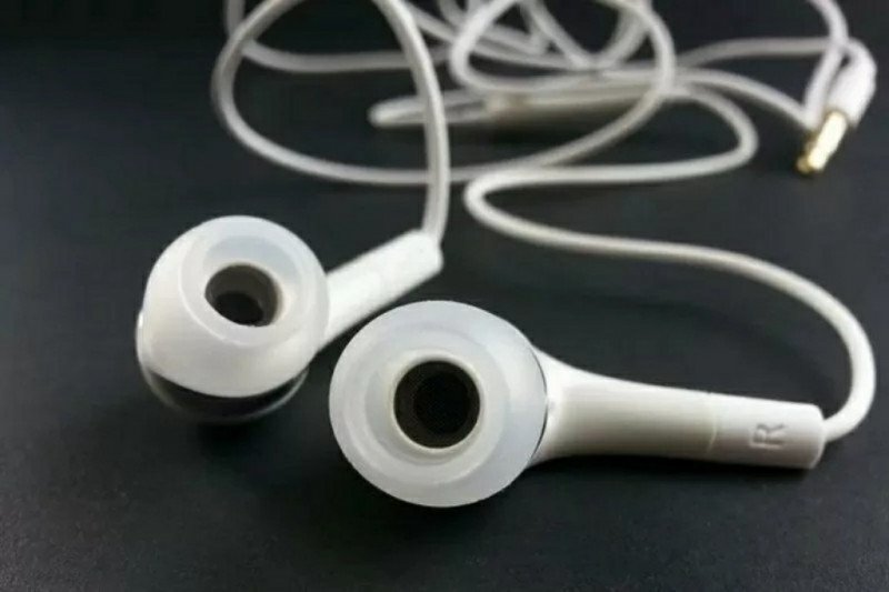 Waspada, pakai earphone terlalu lama sebabkan gangguan telinga