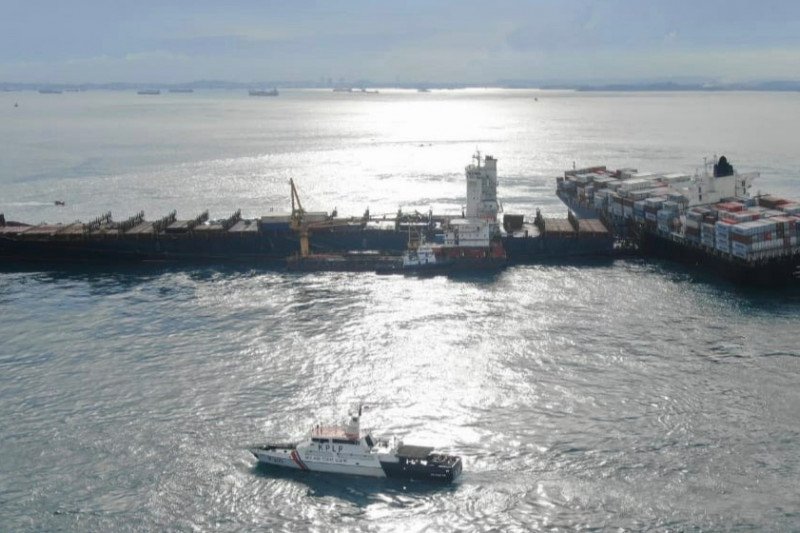 Kapal Singapura-Jakarta kandas di perairan Batam