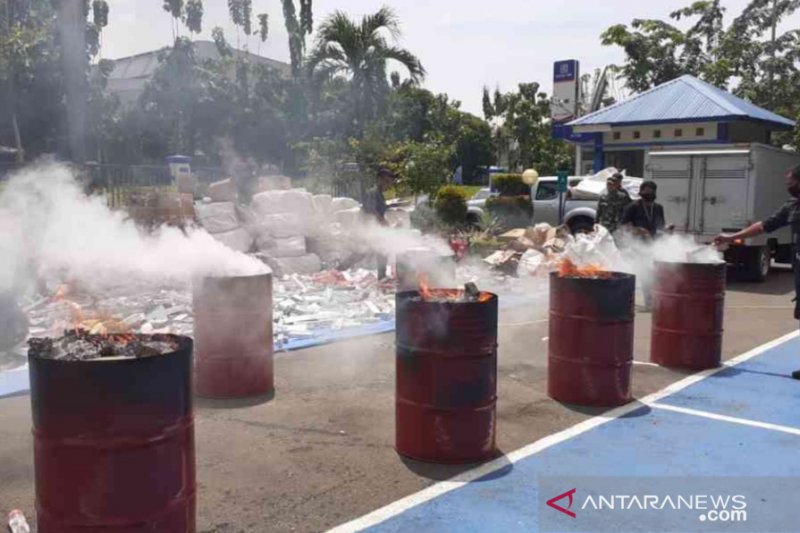 Kantor Bea Cukai Bekasi musnahkan barang sitaan senilai Rp247 juta
