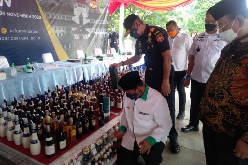 Bea Cukai Jabar musnahkan barang ilegal senilai Rp5 miliar di Gedung Sate