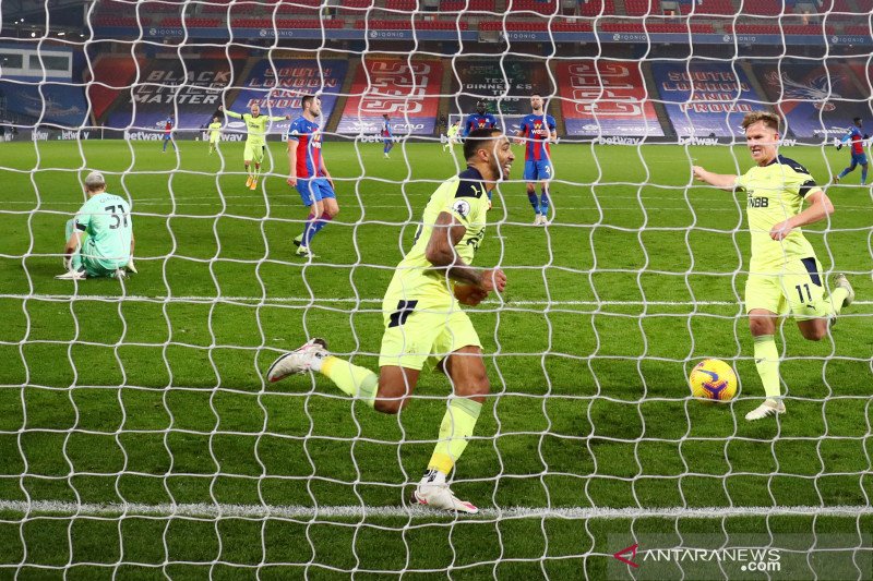 Newcastle tundukkan tuan rumah Crystal Palace