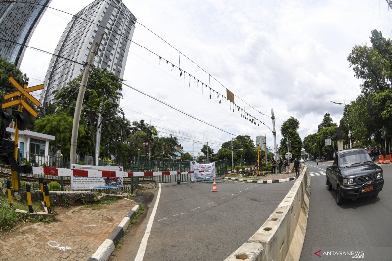 Penutupan Perlintasan Kereta Api Sebidang Di Stasiun Palmerah Antara News 0544