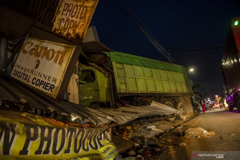 Enam kendaraan kecelakaan di Tanjungsari Sumedang, dua orang tewas