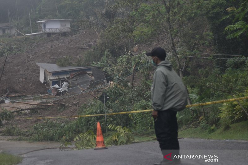 Pemkab Garut cari lahan untuk relokasi korban longsor