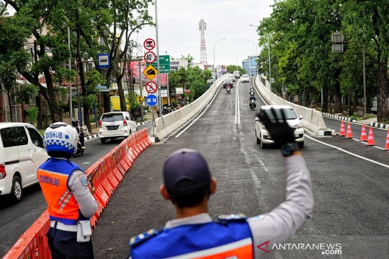 Polisi tetapkan arus satu arah di Fly Over Jalan Jakarta-Supratman