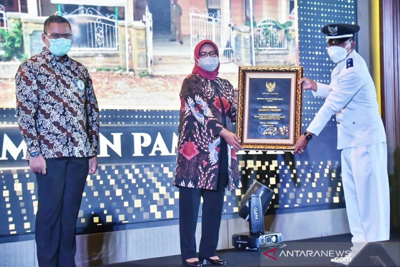Bappenda Kabupaten Bogor ganjar penghargaan taat pajak