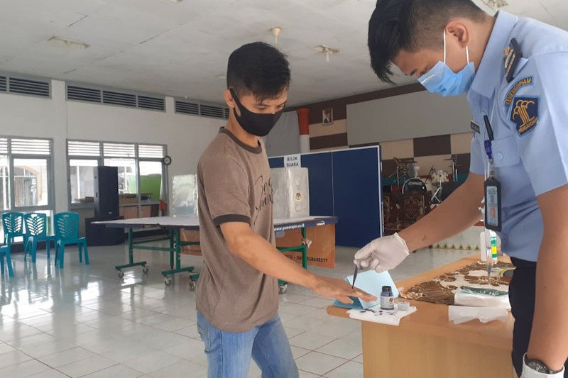 Petugas temukan ponsel dan senjata tajam di blok narapidana