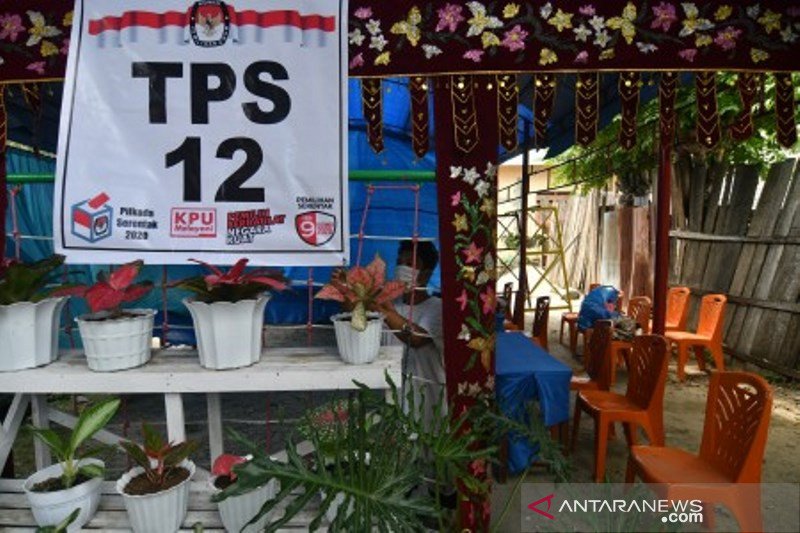 Persiapan TPS jelang pemungutan suara