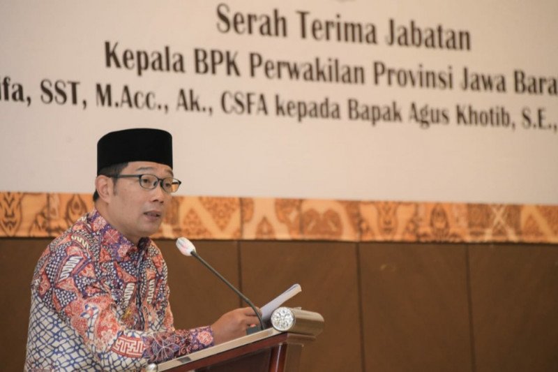 Gubernur Ridwan Kamil minta warga tetap terapkan protokol kesehatan 3M