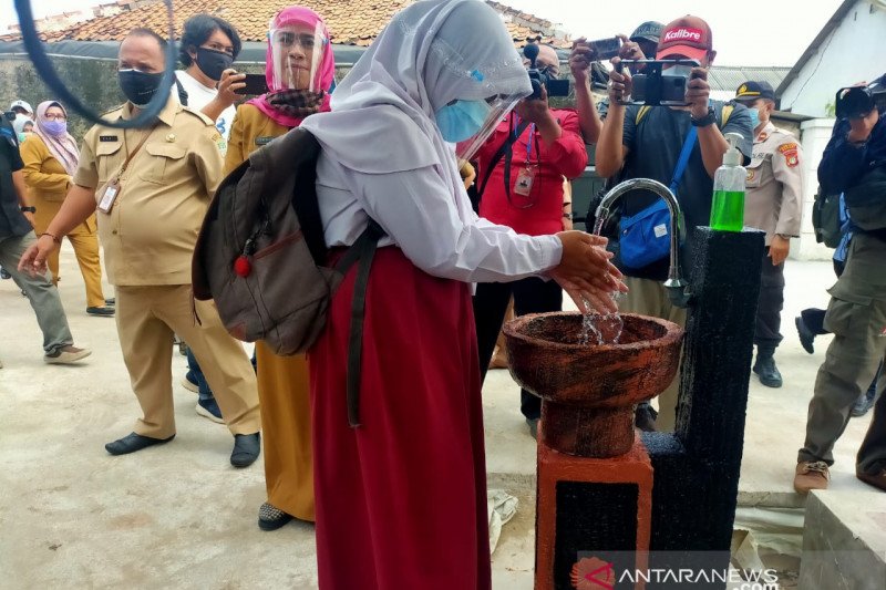 Pemkab Bekasi gelar simulasi belajar tatap muka