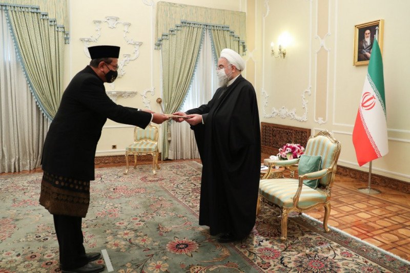 Dubes RI yang baru serahkan surat kepercayaan kepada Presiden Iran