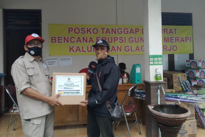 Baznas DIY dan FOI salurkan makanan dan alat ibadah untuk pengungsi Merapi