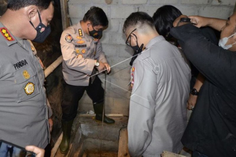 Polisi periksa bunker di rumah teroris