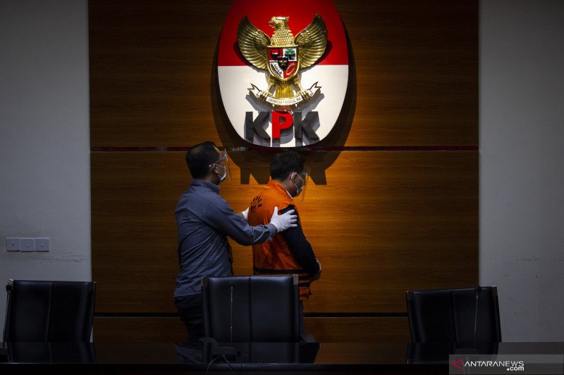 Mantan Bupati Cirebon dituntut 7 tahun penjara dan denda Rp1 miliar