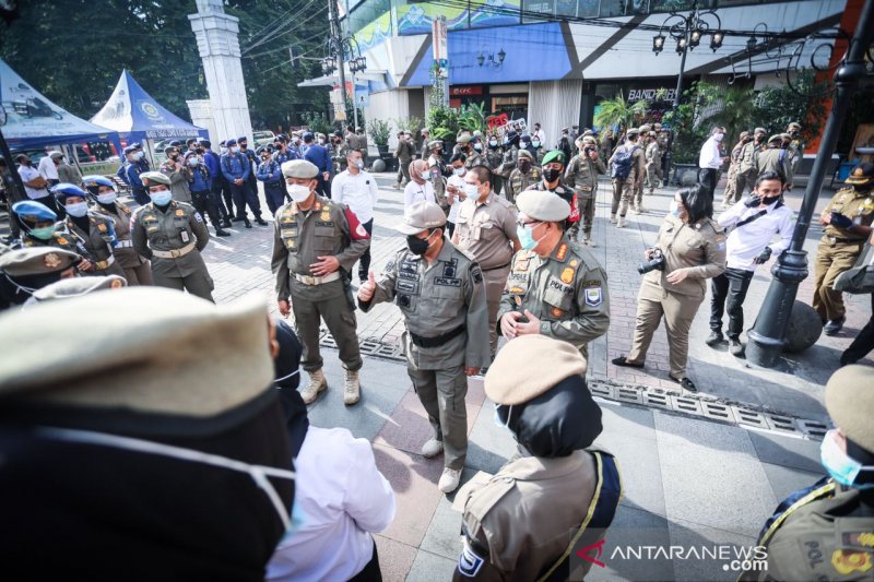 Pemkot Bandung tegaskan langsung bubarkan dan beri sanksi kerumunan